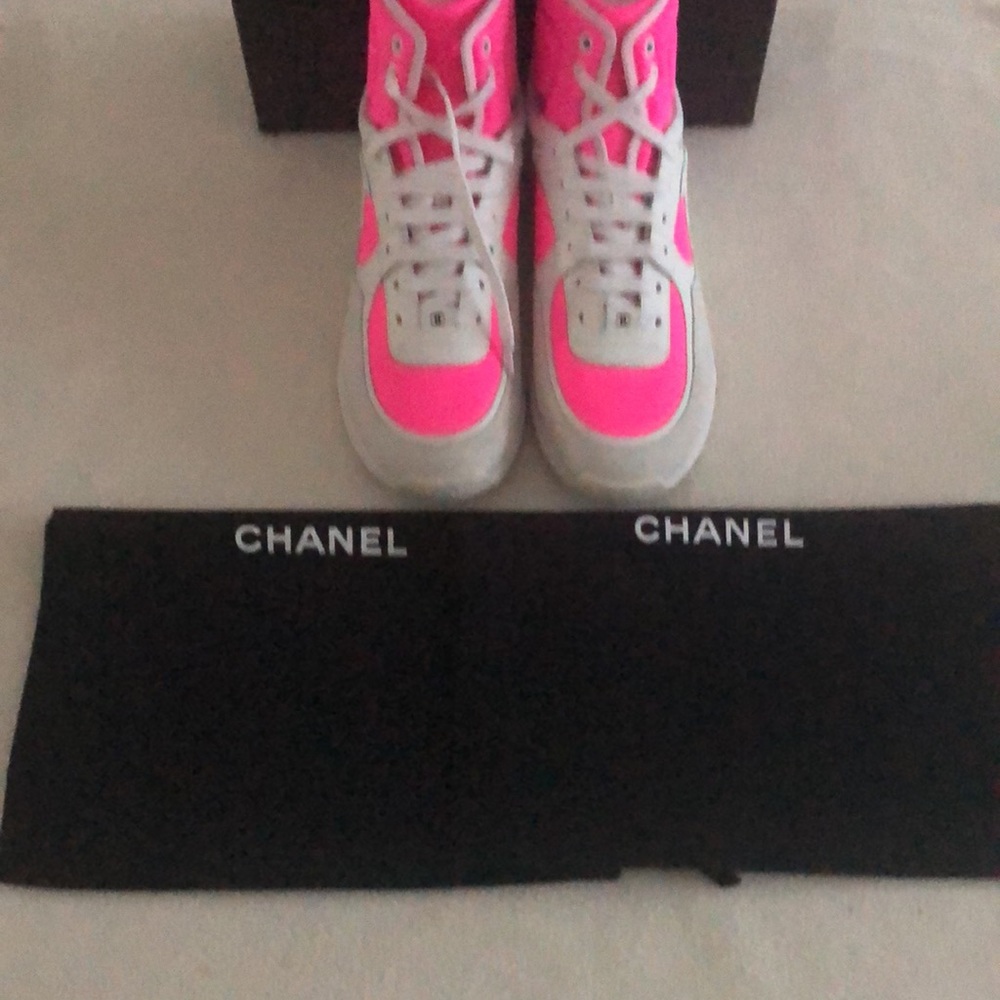 Chanel CC Logo White Pink High Top Sneakers - Picture 10 of 14